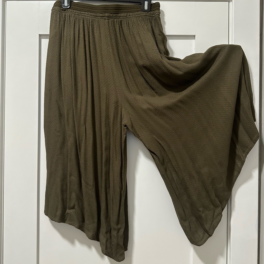 Vintage Anthropologie Elevenses Green Wide-Leg Pants culottes with pockets!